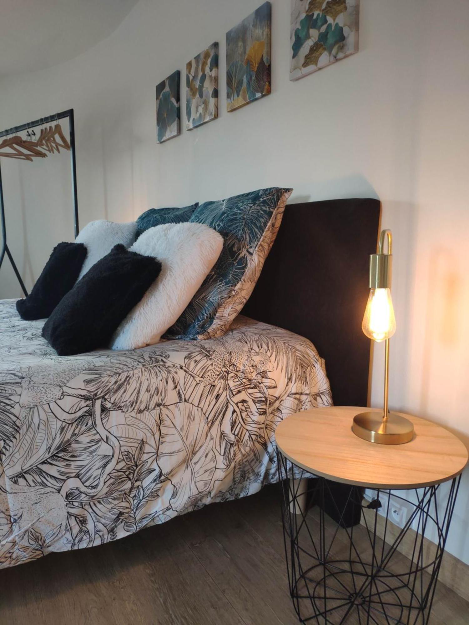 La Tourelle Suite Cosy Entre Vignoble Aixois Et Luberon เลอ ปีย์ ซองต์ เรปาฮาด ภายนอก รูปภาพ